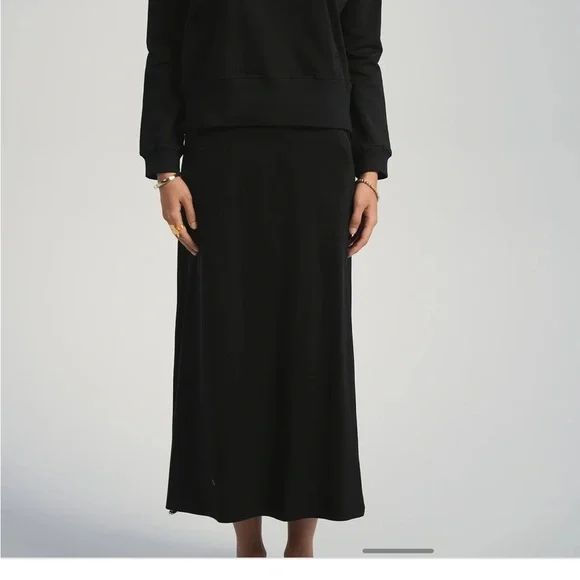 Chic Black Maxi Skirt for Women - Picture 1 of 5